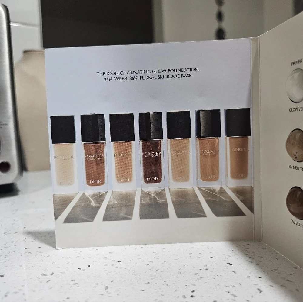 Giorgio Armani Hydrating Glow Foundation Set